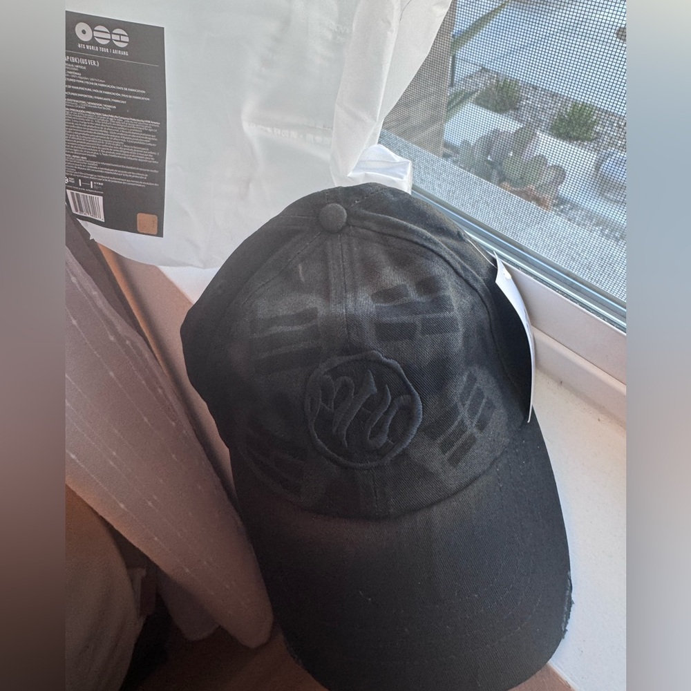 Black Embroidered Logo Baseball Cap BTS Arirang Tour baseball Cap